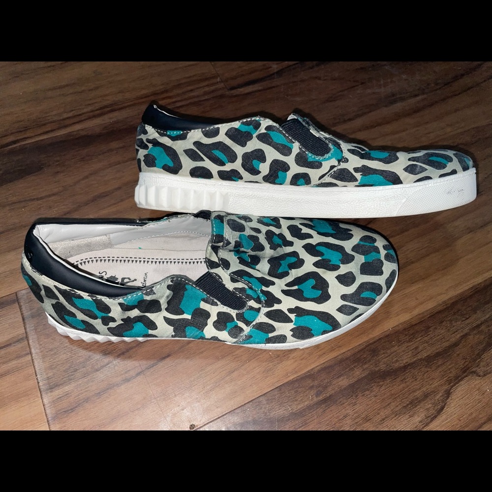 Woman’s Slip on sneakers